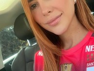 Hincha - Tribunera - Chica - Fanatica de la Barra: La Guardia Albi Roja Sur • Club: Independiente Santa Fe