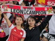 Hincha - Tribunera - Chica - Fanatica de la Barra: La Guardia Albi Roja Sur • Club: Independiente Santa Fe