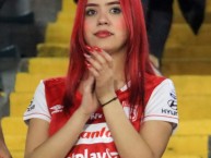 Hincha - Tribunera - Chica - "Foto: Vamos León." Fanatica de la Barra: La Guardia Albi Roja Sur • Club: Independiente Santa Fe