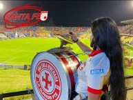 Hincha - Tribunera - Chica - Fanatica de la Barra: La Guardia Albi Roja Sur • Club: Independiente Santa Fe