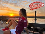 Hincha - Tribunera - Chica - Fanatica de la Barra: La Guardia Albi Roja Sur • Club: Independiente Santa Fe