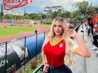 Hincha - Tribunera - Chica - Fanatica de la Barra: La Guardia Albi Roja Sur • Club: Independiente Santa Fe