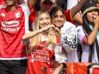 Hincha - Tribunera - Chica - Fanatica de la Barra: La Guardia Albi Roja Sur • Club: Independiente Santa Fe