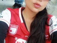 Hincha - Tribunera - Chica - Fanatica de la Barra: La Guardia Albi Roja Sur • Club: Independiente Santa Fe