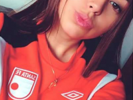 Hincha - Tribunera - Chica - Fanatica de la Barra: La Guardia Albi Roja Sur • Club: Independiente Santa Fe