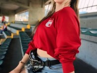 Hincha - Tribunera - Chica - Fanatica de la Barra: La Guardia Albi Roja Sur • Club: Independiente Santa Fe • País: Colombia