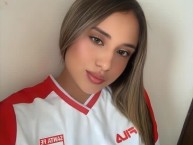 Hincha - Tribunera - Chica - Fanatica de la Barra: La Guardia Albi Roja Sur • Club: Independiente Santa Fe