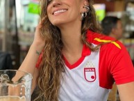 Hincha - Tribunera - Chica - Fanatica de la Barra: La Guardia Albi Roja Sur • Club: Independiente Santa Fe