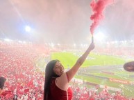 Hincha - Tribunera - Chica - Fanatica de la Barra: La Guardia Albi Roja Sur • Club: Independiente Santa Fe