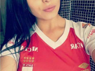 Hincha - Tribunera - Chica - Fanatica de la Barra: La Guardia Albi Roja Sur • Club: Independiente Santa Fe