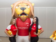 Hincha - Tribunera - Chica - Fanatica de la Barra: La Guardia Albi Roja Sur &bull; Club: Independiente Santa Fe &bull; País: Colombia