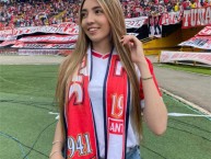 Hincha - Tribunera - Chica - Fanatica de la Barra: La Guardia Albi Roja Sur &bull; Club: Independiente Santa Fe &bull; País: Colombia