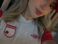 Hincha - Tribunera - Chica - Fanatica de la Barra: La Guardia Albi Roja Sur &bull; Club: Independiente Santa Fe &bull; País: Colombia