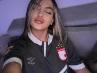 Hincha - Tribunera - Chica - Fanatica de la Barra: La Guardia Albi Roja Sur &bull; Club: Independiente Santa Fe &bull; País: Colombia