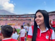 Hincha - Tribunera - Chica - Fanatica de la Barra: La Guardia Albi Roja Sur &bull; Club: Independiente Santa Fe &bull; País: Colombia