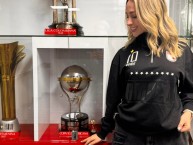 Hincha - Tribunera - Chica - Fanatica de la Barra: La Guardia Albi Roja Sur &bull; Club: Independiente Santa Fe &bull; País: Colombia