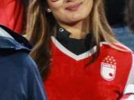 Hincha - Tribunera - Chica - Fanatica de la Barra: La Guardia Albi Roja Sur &bull; Club: Independiente Santa Fe &bull; País: Colombia