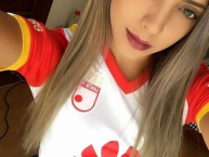 Hincha - Tribunera - Chica - Fanatica de la Barra: La Guardia Albi Roja Sur • Club: Independiente Santa Fe