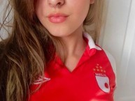 Hincha - Tribunera - Chica - Fanatica de la Barra: La Guardia Albi Roja Sur • Club: Independiente Santa Fe