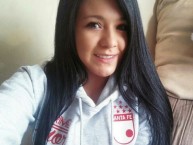 Hincha - Tribunera - Chica - Fanatica de la Barra: La Guardia Albi Roja Sur • Club: Independiente Santa Fe