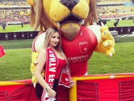 Hincha - Tribunera - Chica - Fanatica de la Barra: La Guardia Albi Roja Sur • Club: Independiente Santa Fe