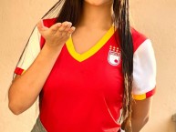 Hincha - Tribunera - Chica - Fanatica de la Barra: La Guardia Albi Roja Sur • Club: Independiente Santa Fe