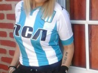 Hincha - Tribunera - Chica - Fanatica de la Barra: La Guardia Imperial • Club: Racing Club