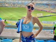 Hincha - Tribunera - Chica - Fanatica de la Barra: La Guardia Imperial &bull; Club: Racing Club &bull; País: Argentina