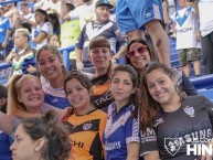 Hincha - Tribunera - Chica - Fanatica de la Barra: La Pandilla de Liniers • Club: Vélez Sarsfield • País: Argentina