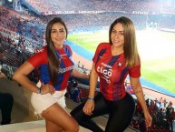 Hincha - Tribunera - Chica - Fanatica de la Barra: La Plaza y Comando • Club: Cerro Porteño