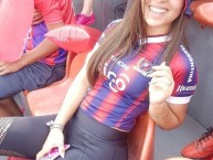 Hincha - Tribunera - Chica - Fanatica de la Barra: La Plaza y Comando • Club: Cerro Porteño