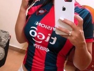 Hincha - Tribunera - Chica - Fanatica de la Barra: La Plaza y Comando • Club: Cerro Porteño