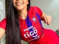 Hincha - Tribunera - Chica - Fanatica de la Barra: La Plaza y Comando • Club: Cerro Porteño