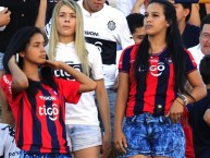 Hincha - Tribunera - Chica - Fanatica de la Barra: La Plaza y Comando • Club: Cerro Porteño