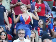 Hincha - Tribunera - Chica - Fanatica de la Barra: La Plaza y Comando &bull; Club: Cerro Porteño &bull; País: Paraguay