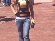 Hincha - Tribunera - Chica - Fanatica de la Barra: La Rebel • Club: Pumas