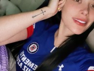 Hincha - Tribunera - Chica - Fanatica de la Barra: La Sangre Azul • Club: Cruz Azul