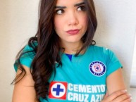 Hincha - Tribunera - Chica - Fanatica de la Barra: La Sangre Azul • Club: Cruz Azul