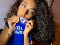 Hincha - Tribunera - Chica - Fanatica de la Barra: La Sangre Azul • Club: Cruz Azul