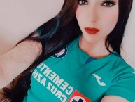 Hincha - Tribunera - Chica - Fanatica de la Barra: La Sangre Azul • Club: Cruz Azul