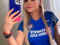 Hincha - Tribunera - Chica - Fanatica de la Barra: La Sangre Azul • Club: Cruz Azul