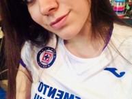 Hincha - Tribunera - Chica - Fanatica de la Barra: La Sangre Azul • Club: Cruz Azul