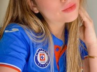 Hincha - Tribunera - Chica - Fanatica de la Barra: La Sangre Azul • Club: Cruz Azul