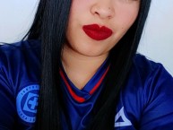 Hincha - Tribunera - Chica - Fanatica de la Barra: La Sangre Azul • Club: Cruz Azul