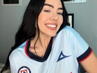 Hincha - Tribunera - Chica - Fanatica de la Barra: La Sangre Azul • Club: Cruz Azul