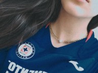 Hincha - Tribunera - Chica - Fanatica de la Barra: La Sangre Azul • Club: Cruz Azul