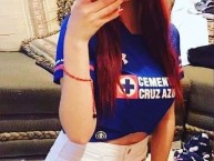 Hincha - Tribunera - Chica - Fanatica de la Barra: La Sangre Azul • Club: Cruz Azul