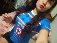 Hincha - Tribunera - Chica - Fanatica de la Barra: La Sangre Azul • Club: Cruz Azul