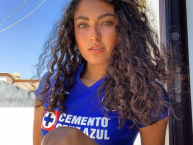 Hincha - Tribunera - Chica - Fanatica de la Barra: La Sangre Azul • Club: Cruz Azul