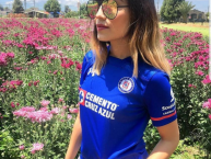 Hincha - Tribunera - Chica - Fanatica de la Barra: La Sangre Azul • Club: Cruz Azul